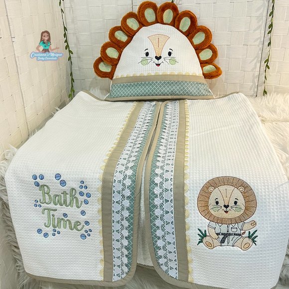 Hooded Lion Towel - Picture 1 of 6